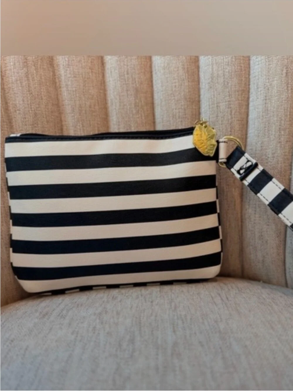 White Quilted Wristlet Pouch with Glitter 
